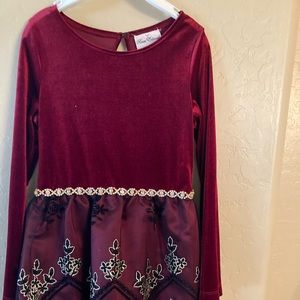 Formal young girls dress still has tag on it.